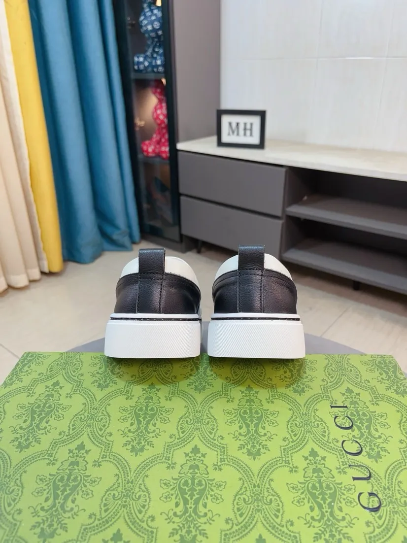 Men's shoes 💰458🌹🌹GUCCI [Gucci] New high-end brand of men's shoes, the latest fashionable casual men's shoes, trendy and versatile, relaxed and sporty style, uppers imported from Italy, first-layer cowhide, genuine leather lining, and ultra-fine workmanship. Original personalized fashionable rubber wear-resistant outsole, light and comfortable on the foot, size 38-44